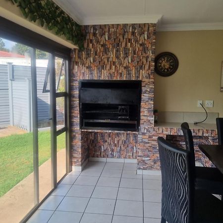 Jazreel B&B Vanderbijlpark Buitenkant foto