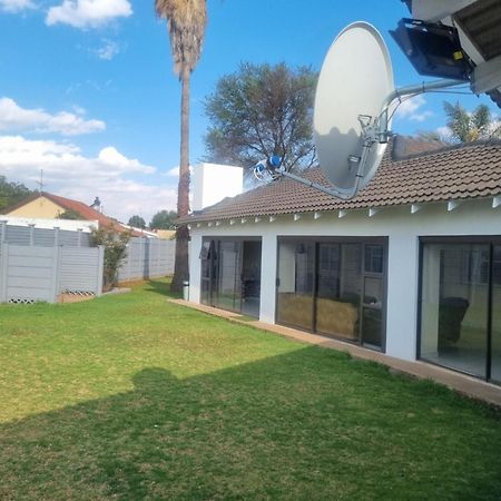 Jazreel B&B Vanderbijlpark Buitenkant foto